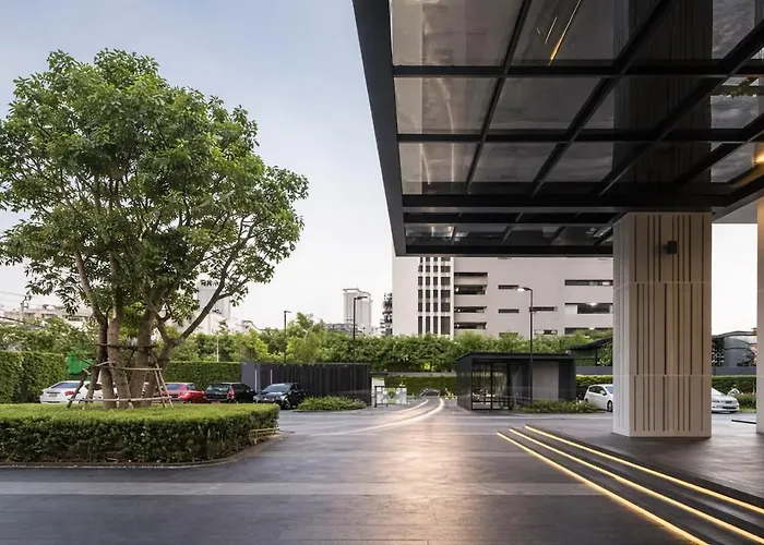 The Base With Pool And Gym Access Onnut Bts バンコク都