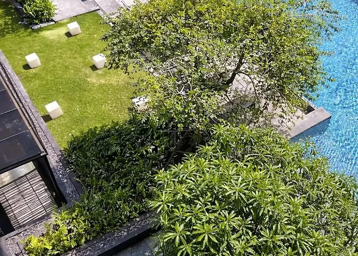 The Base With Pool And Gym Access Onnut Bts バンコク都